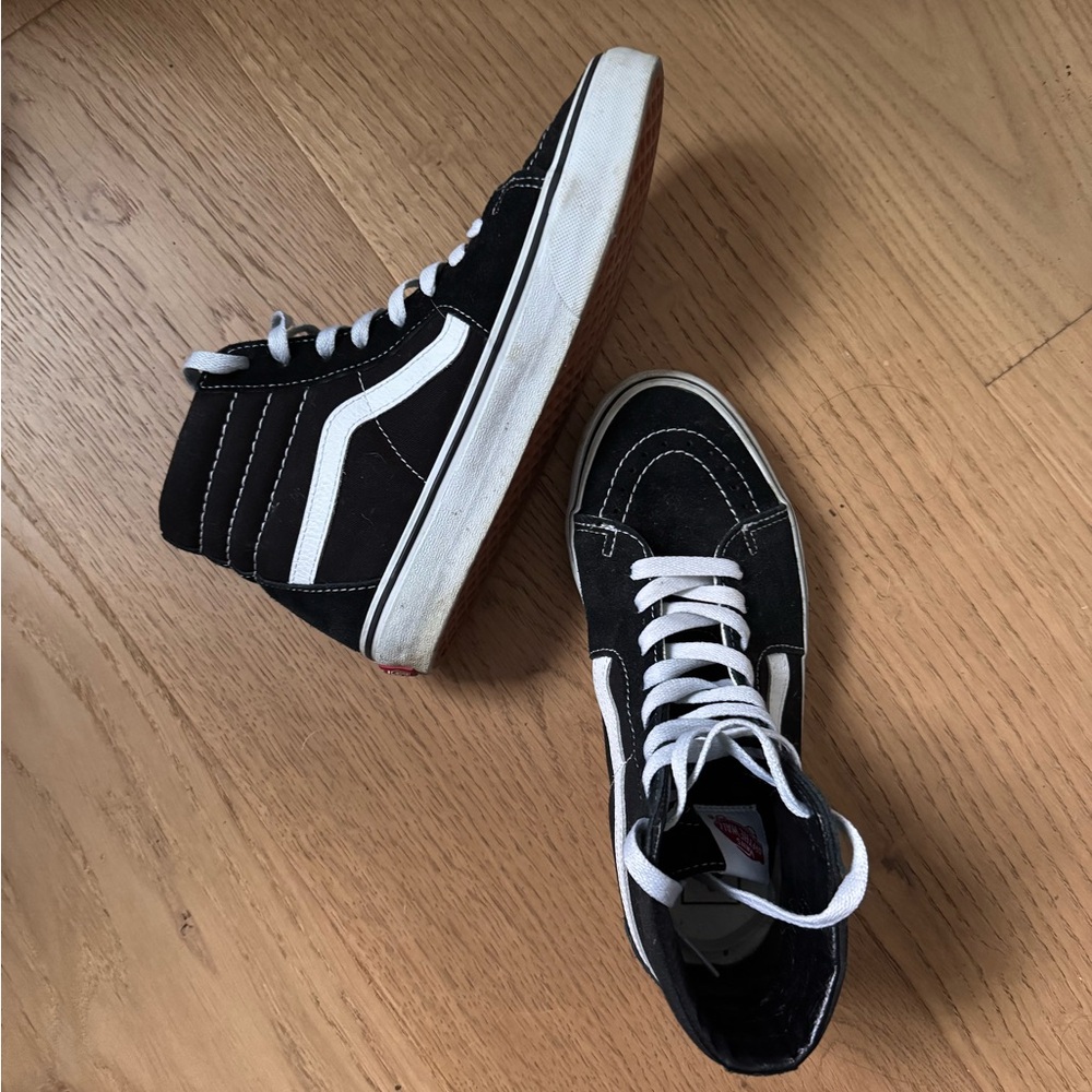 Vans Sk8-Hi Black & White – Women’s 8 / Men’s 6.5